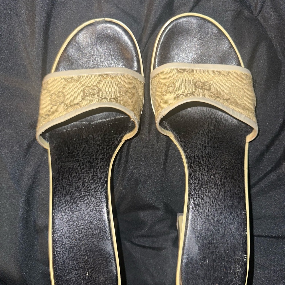 Gucci Monogram Canvas & Leather Heeled Sandals – Size8 1/2 (US)